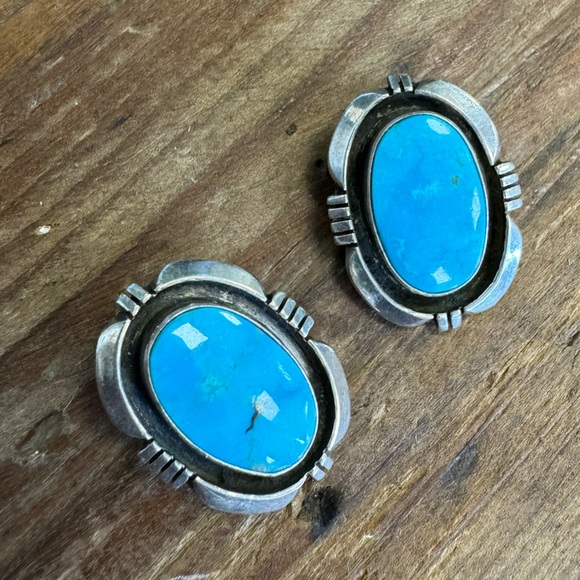 Navajo Roger Apachito sterling silver clip earrings w/ natural turquoise - Picture 10 of 16